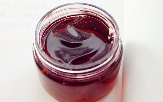 DIY红酒面膜:抗衰老又美白